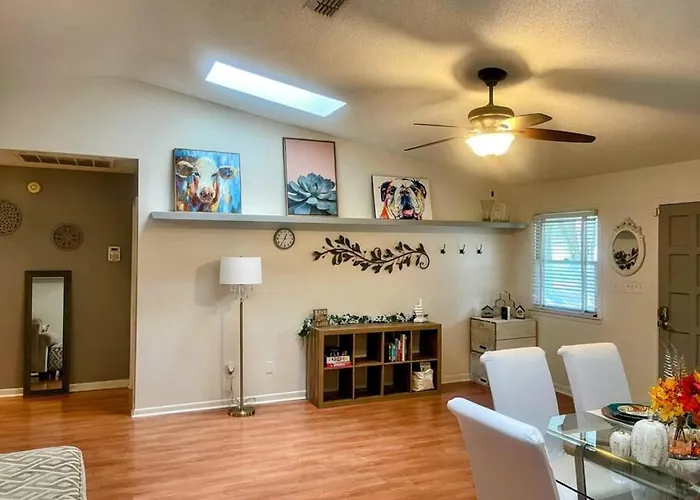 Holiday home Town And Country Getaway 3br 3ba, 20 Min Famu Fsu Tallahassee