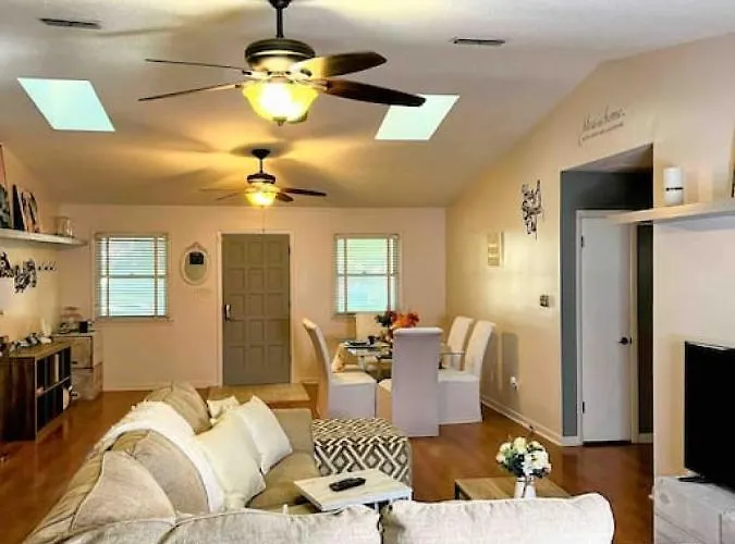 Holiday home Town And Country Getaway 3br 3ba, 20 Min Famu Fsu Tallahassee